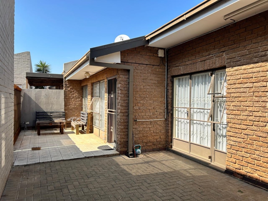 2 Bedroom Property for Sale in Langenhovenpark Free State